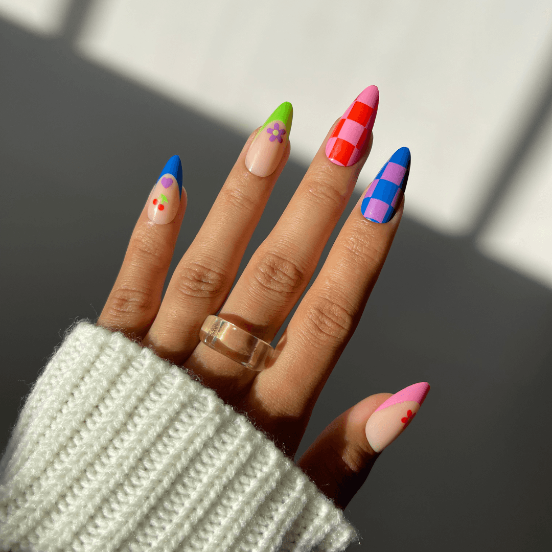 Almond-shaped press-on nails with smiley details