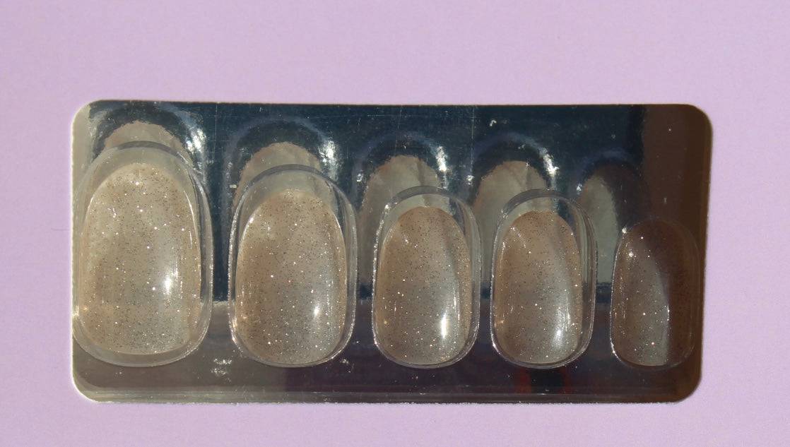 Set of Juliet glitter press-on nails on display