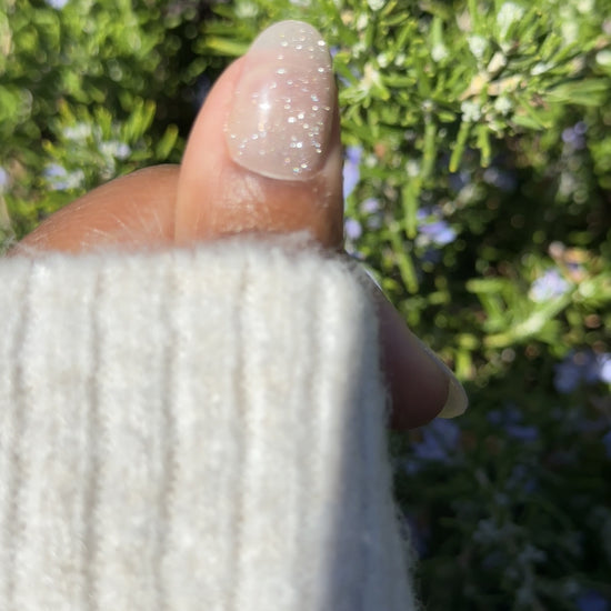 Close-up of Juliet glitter press-on nail